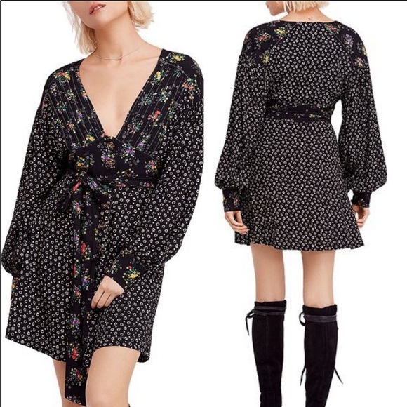 Free People Dresses & Skirts - NWT Free People button up deep V dress.